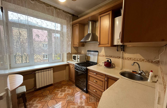 2-кім. квартира, пр. Задорожний, 3, Київ